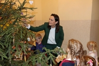 Strojenie choinki w Urzędzie Gminy